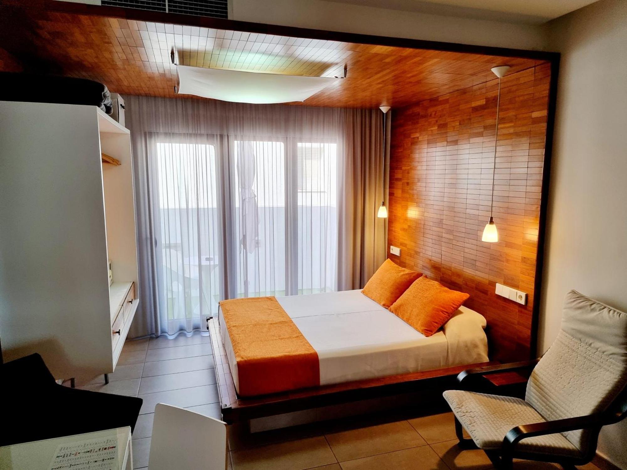 Apartamentos El Arrecife كونيل ذي لا فرونتيرا المظهر الخارجي الصورة