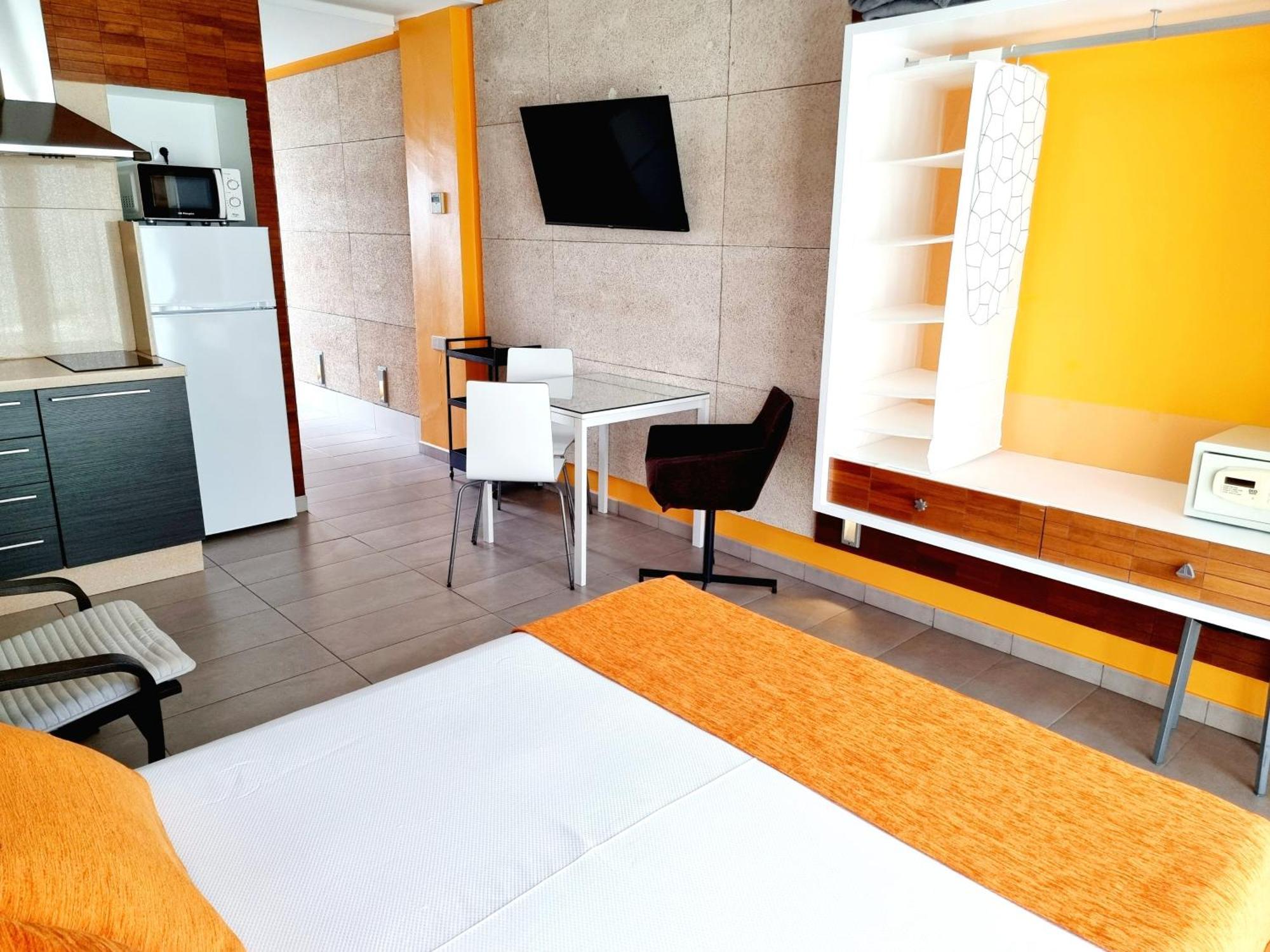 Apartamentos El Arrecife كونيل ذي لا فرونتيرا المظهر الخارجي الصورة