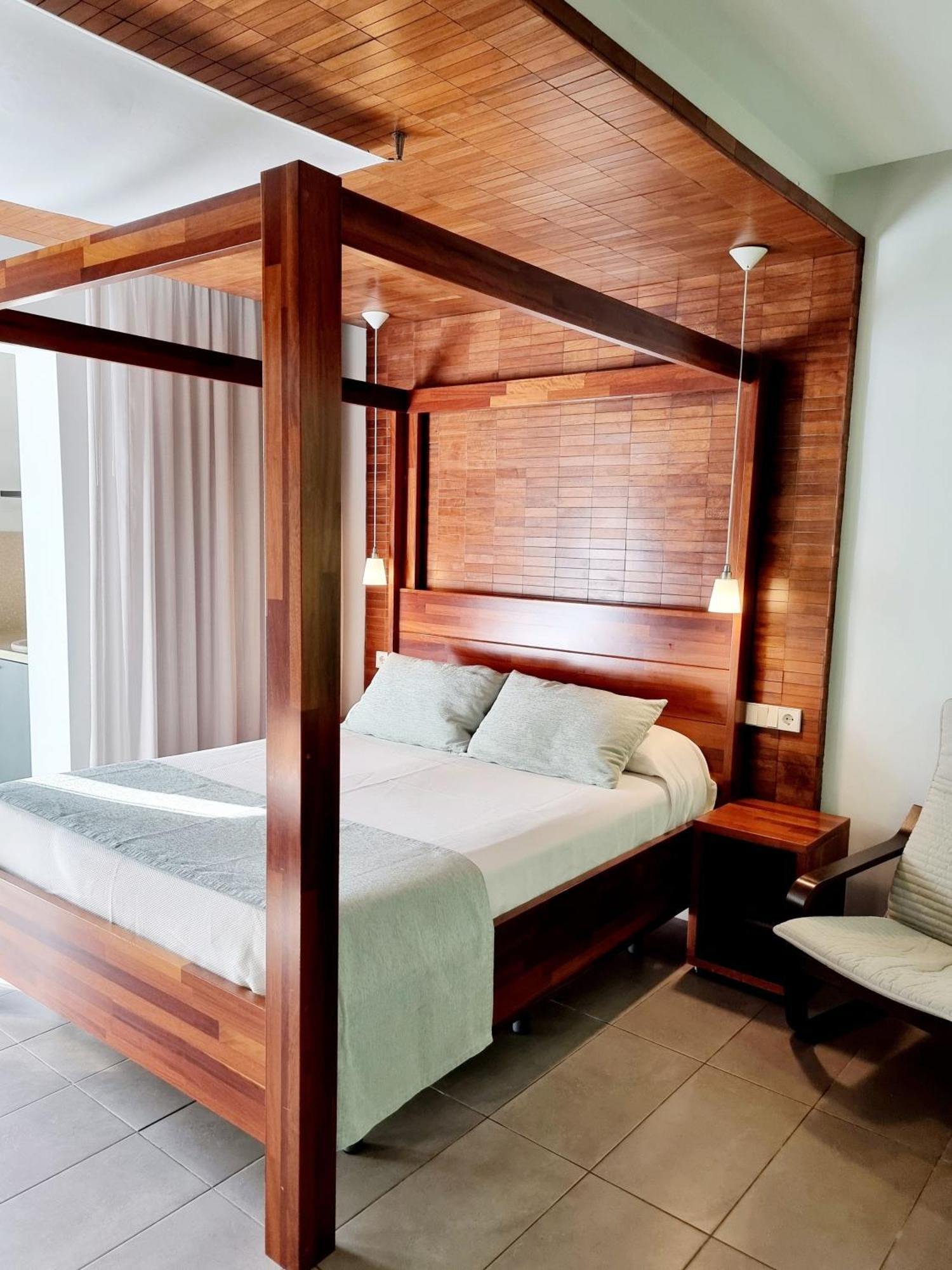 Apartamentos El Arrecife كونيل ذي لا فرونتيرا المظهر الخارجي الصورة